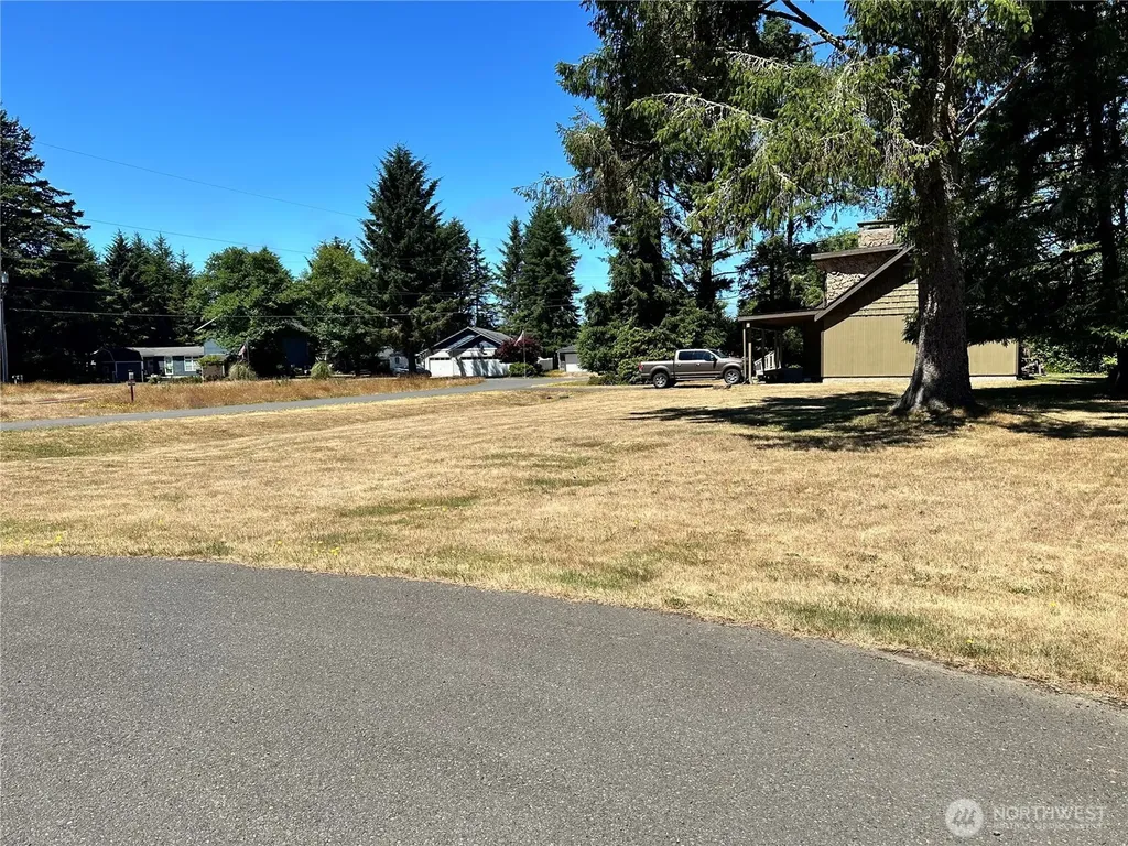 604 Sollecks Avenue SE Ocean Shores WA 98569