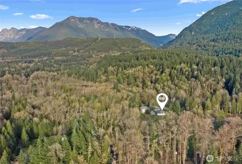46302 SE Edgewick Road North Bend WA 98045