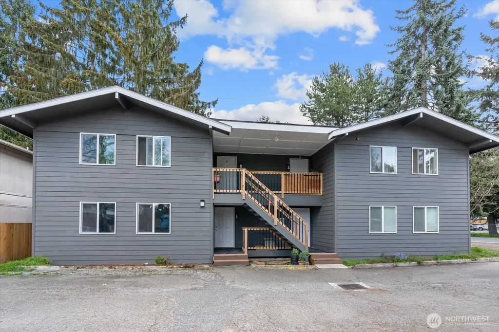 10443 17 Avenue SW Seattle WA 98146