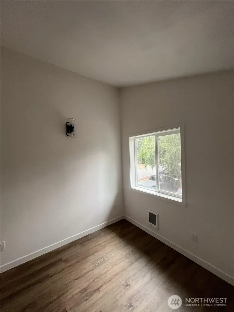 10443 17 Avenue SW Seattle WA 98146