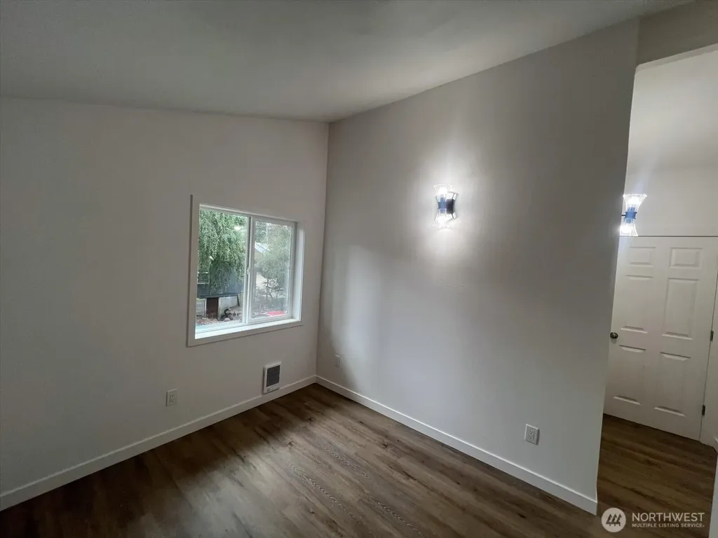 10443 17 Avenue SW Seattle WA 98146