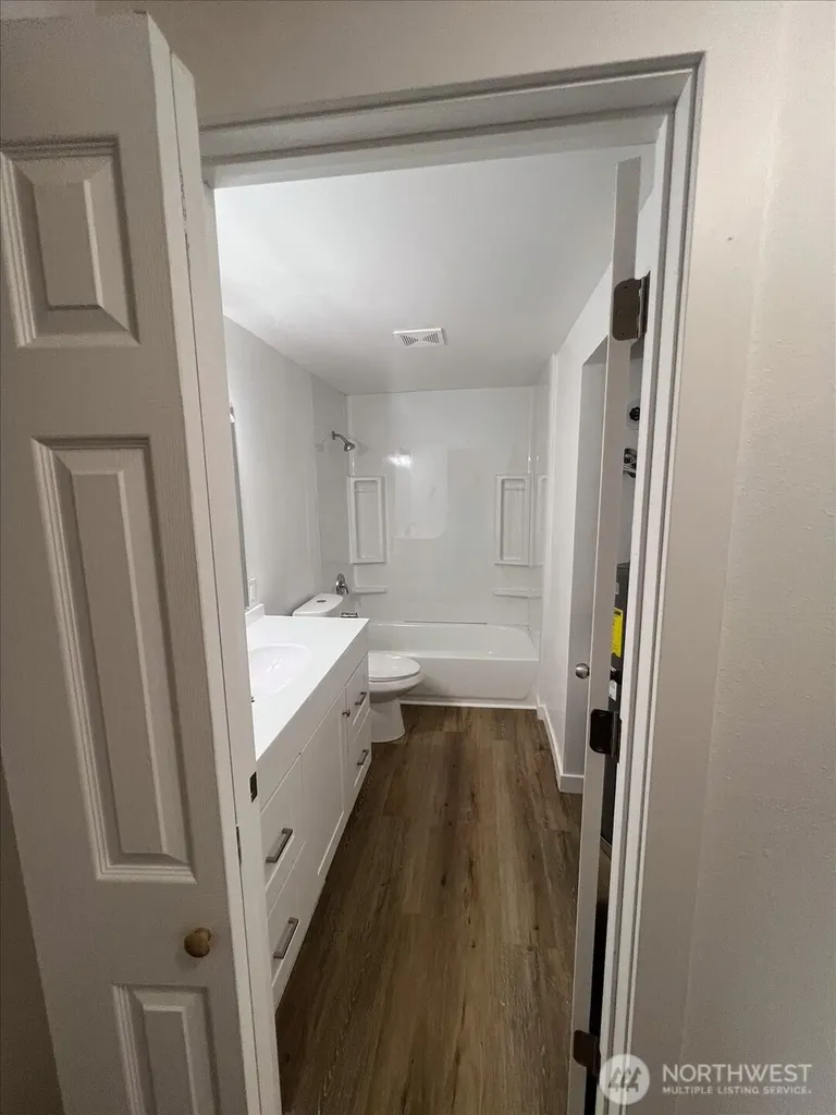 10443 17 Avenue SW Seattle WA 98146