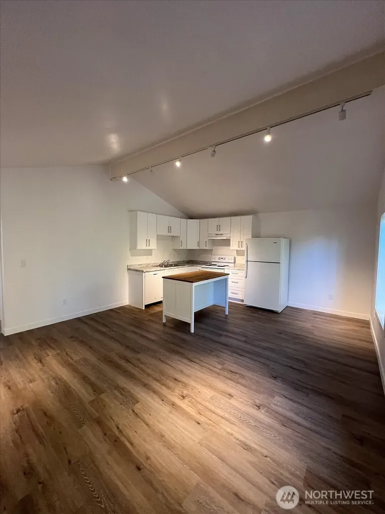 10443 17 Avenue SW Seattle WA 98146