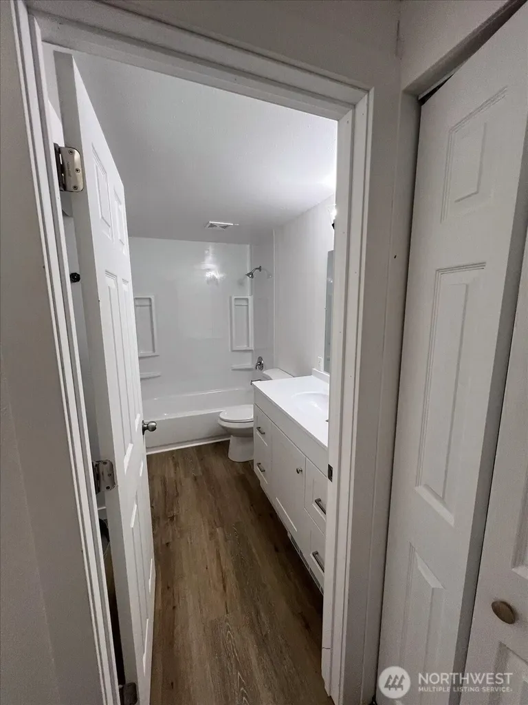 10443 17 Avenue SW Seattle WA 98146