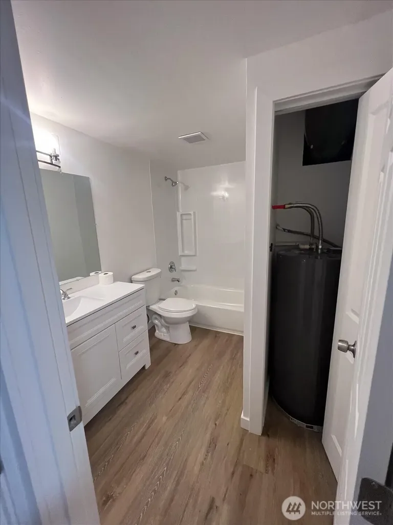 10443 17 Avenue SW Seattle WA 98146