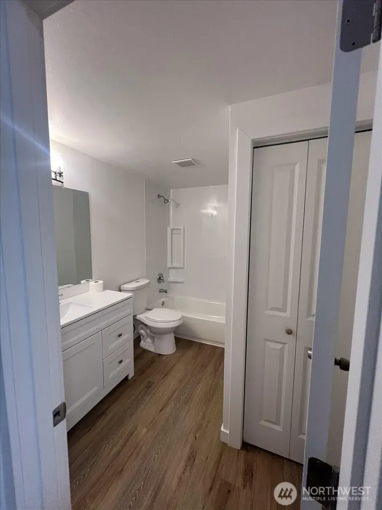 10443 17 Avenue SW Seattle WA 98146