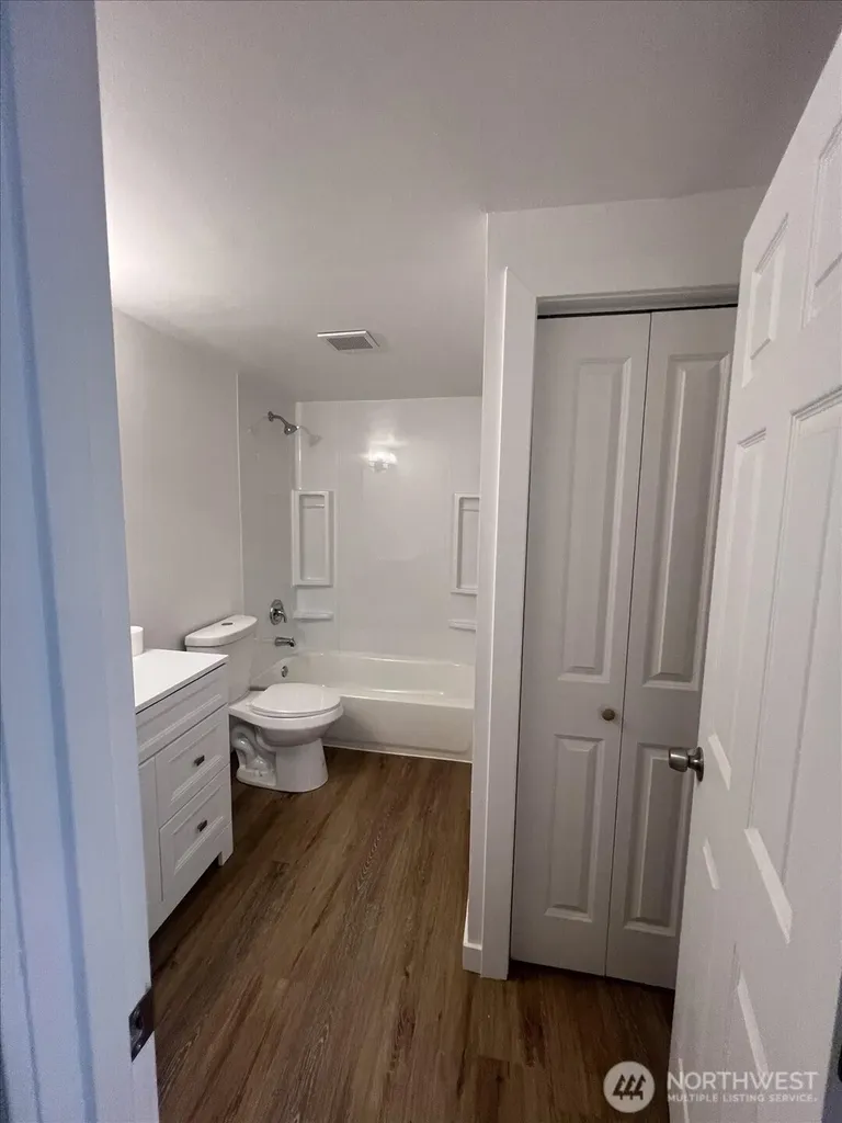 10443 17 Avenue SW Seattle WA 98146