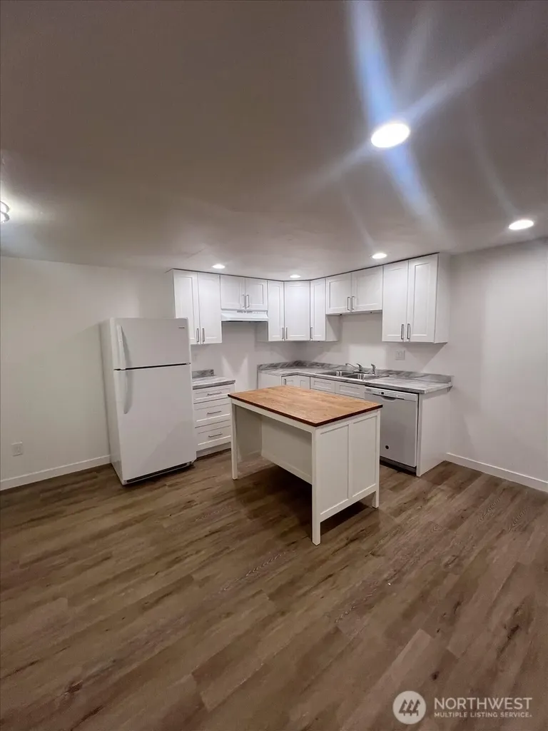 10443 17 Avenue SW Seattle WA 98146