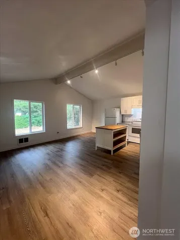 10443 17 Avenue SW Seattle WA 98146