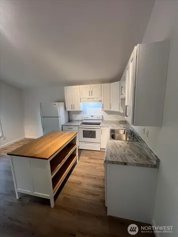 10443 17 Avenue SW Seattle WA 98146