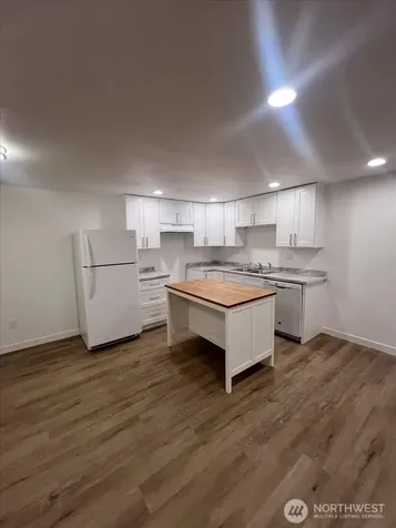 10443 17 Avenue SW Seattle WA 98146