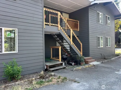 10443 17 Avenue SW Seattle WA 98146