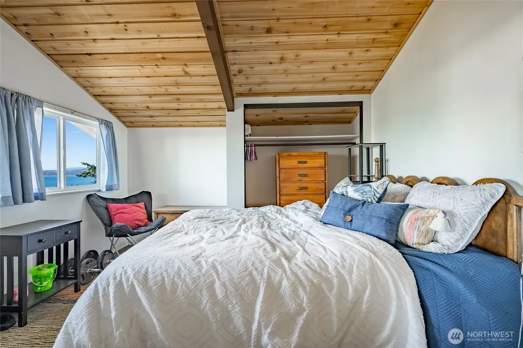 60 Eliza Island Bellingham WA 98226