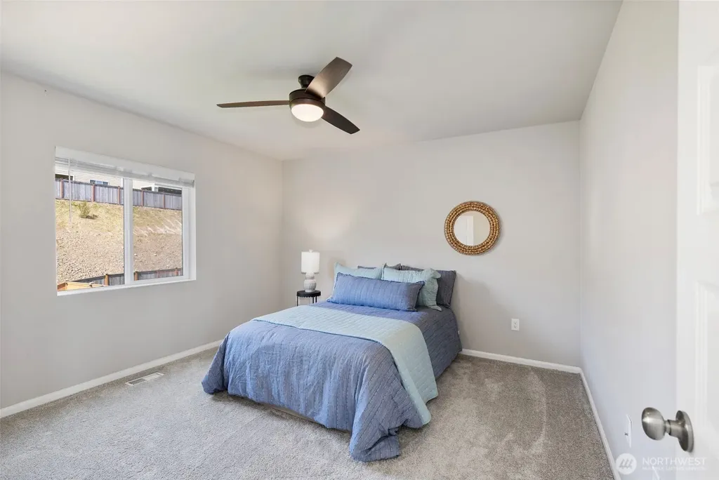 1324 Baker Heights Loop Bremerton WA 98312