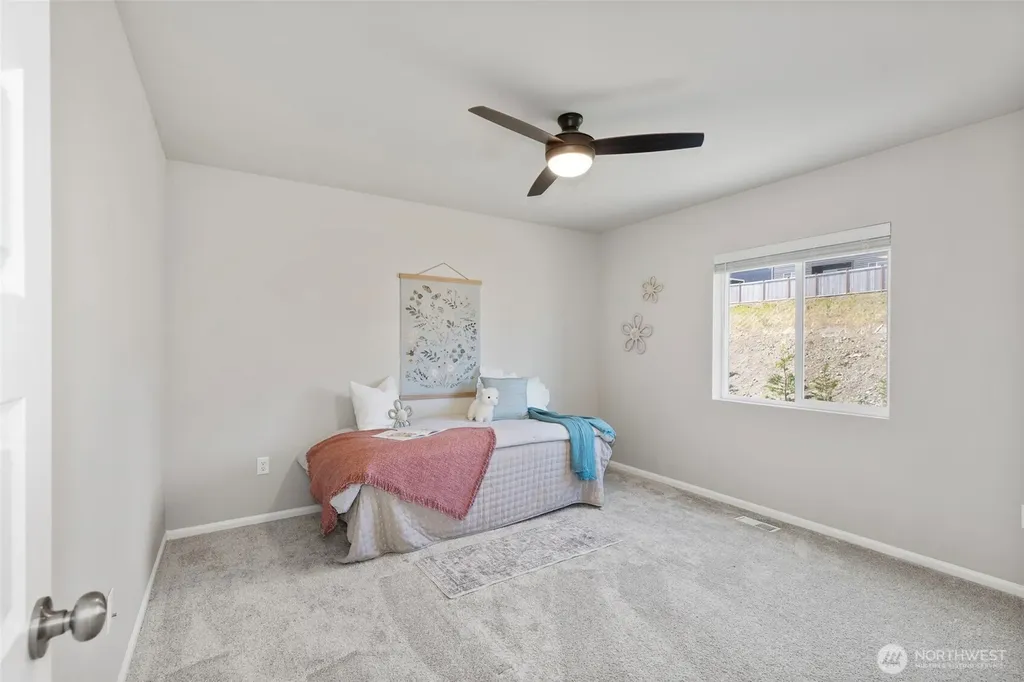 1324 Baker Heights Loop Bremerton WA 98312