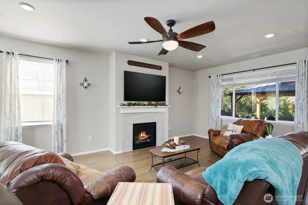 1324 Baker Heights Loop Bremerton WA 98312