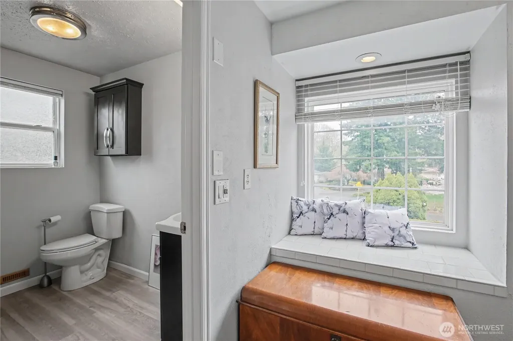 8002 Sapphire Drive SW Lakewood WA 98498