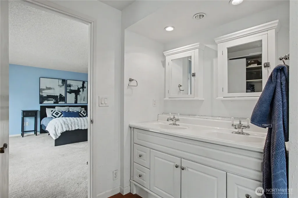 8002 Sapphire Drive SW Lakewood WA 98498