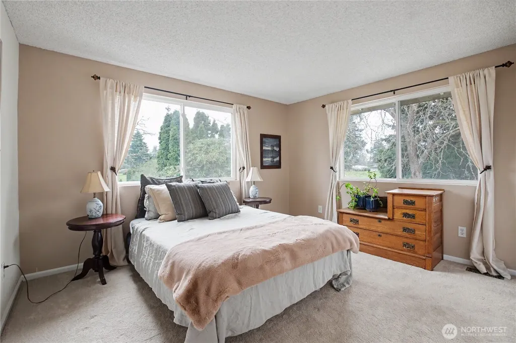 8002 Sapphire Drive SW Lakewood WA 98498