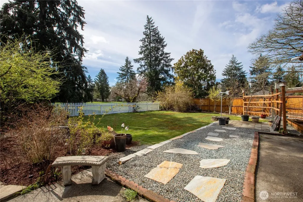 8002 Sapphire Drive SW Lakewood WA 98498