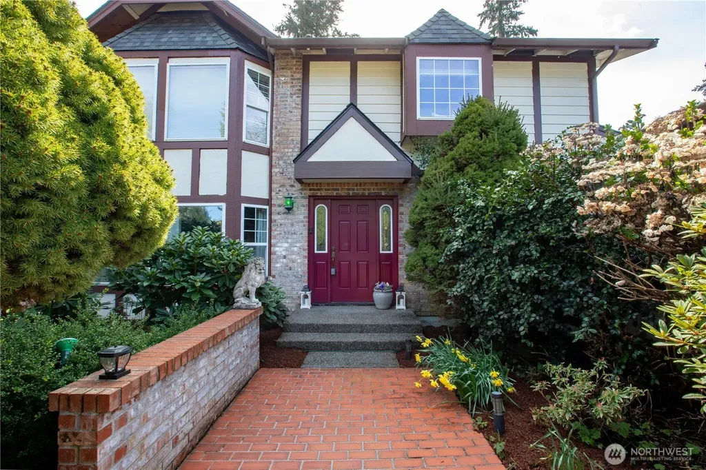 8002 Sapphire Drive SW Lakewood WA 98498