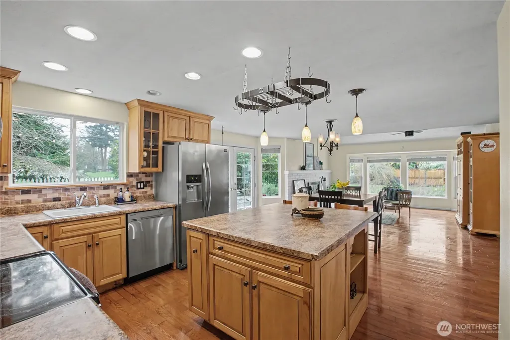 8002 Sapphire Drive SW Lakewood WA 98498
