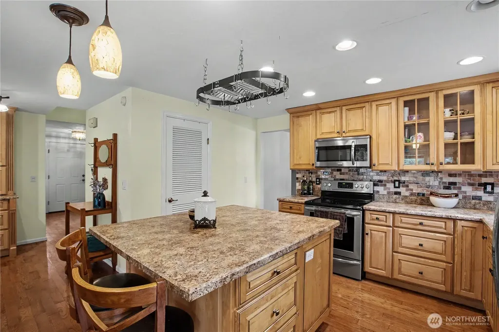 8002 Sapphire Drive SW Lakewood WA 98498