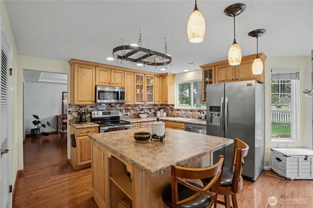 8002 Sapphire Drive SW Lakewood WA 98498