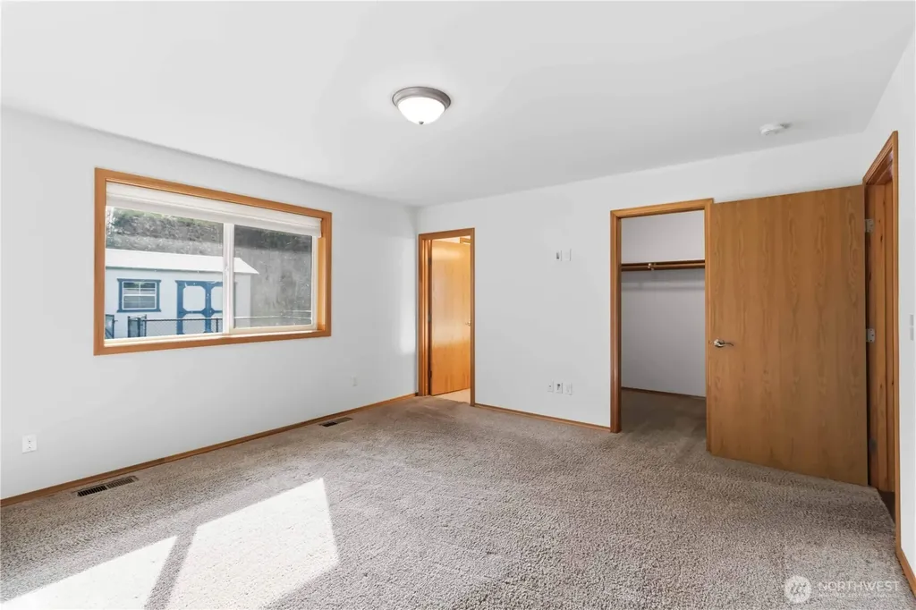 58 Alger Creek Heights Road Cathlamet WA 98612