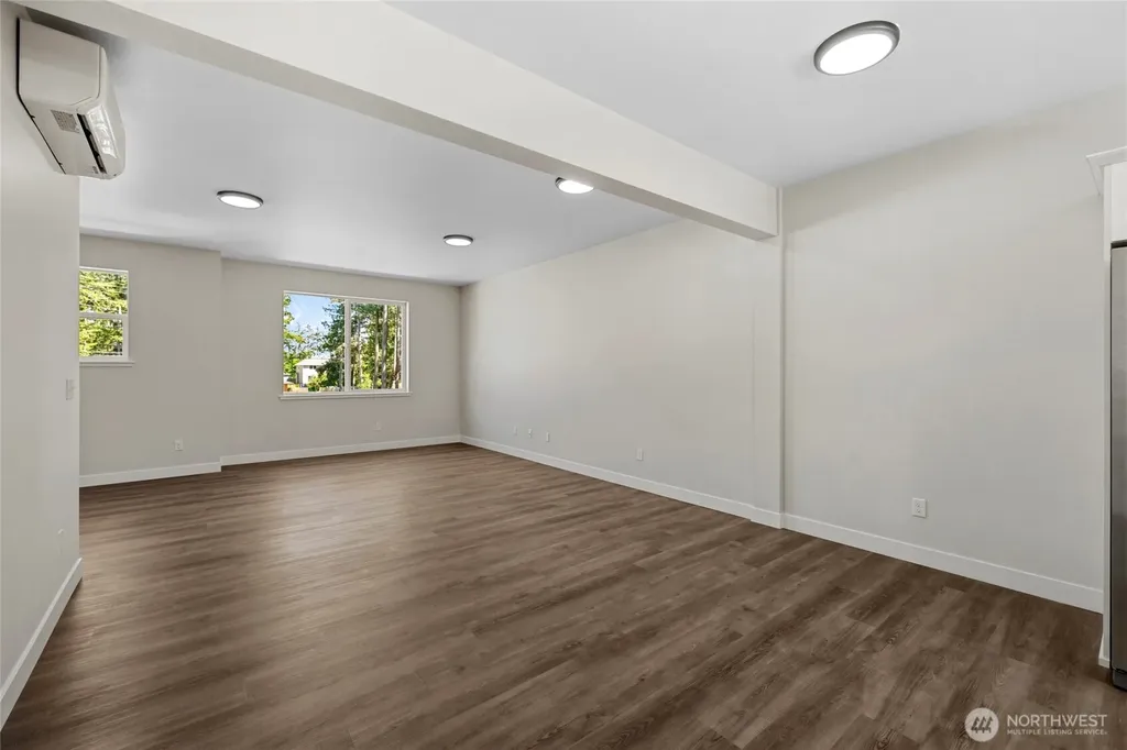 945 NW Heller Street Oak Harbor WA 98277