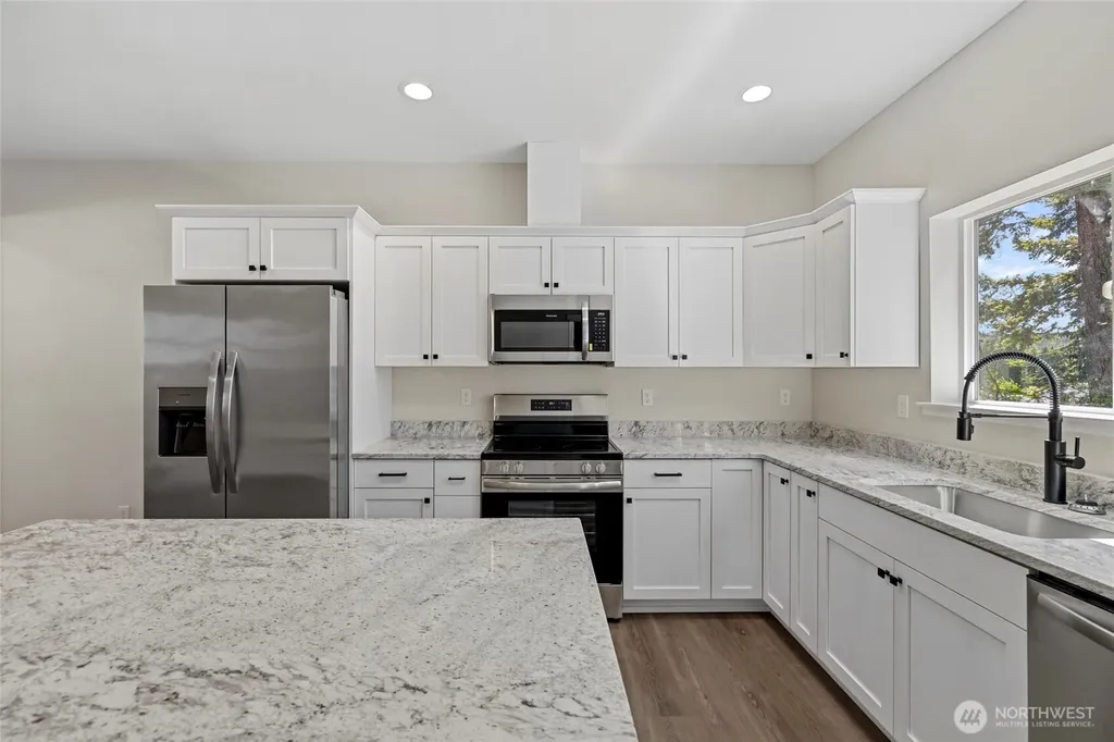 945 NW Heller Street Oak Harbor WA 98277