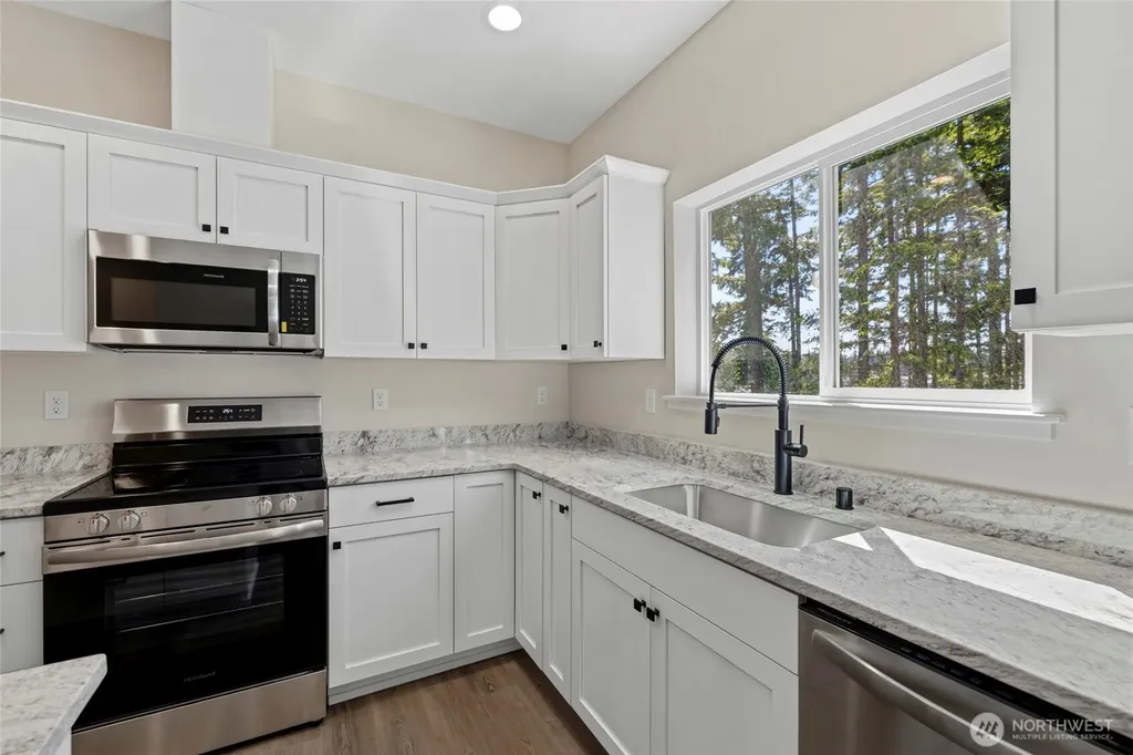 945 NW Heller Street Oak Harbor WA 98277