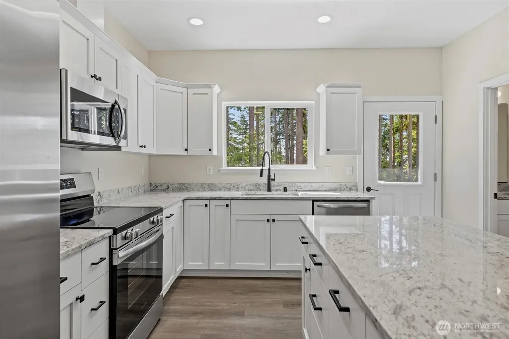 945 NW Heller Street Oak Harbor WA 98277