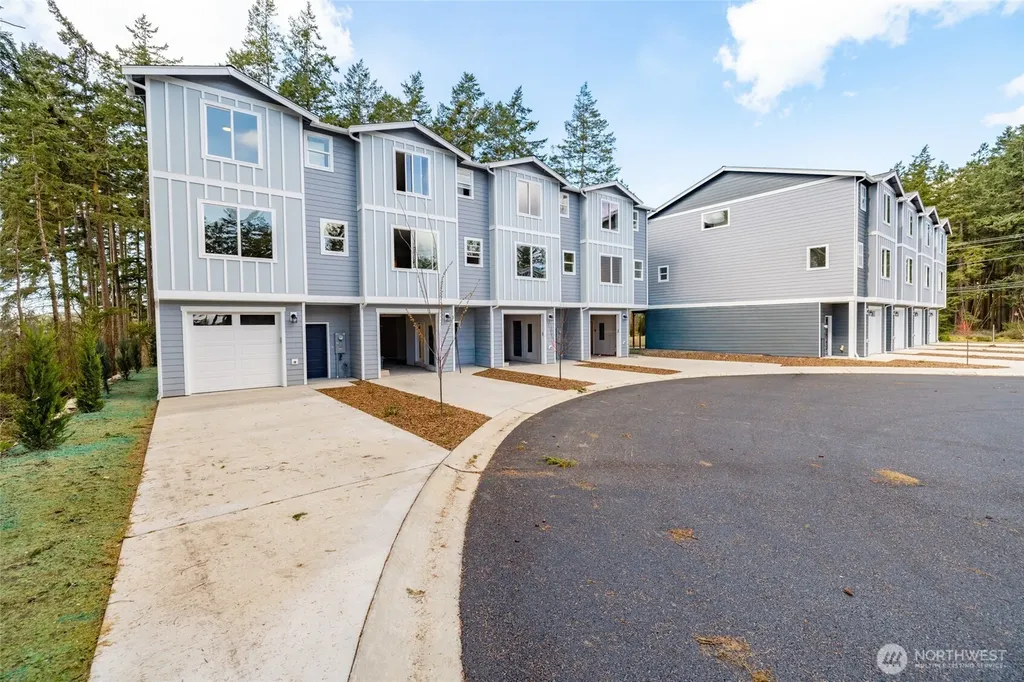 945 NW Heller Street Oak Harbor WA 98277
