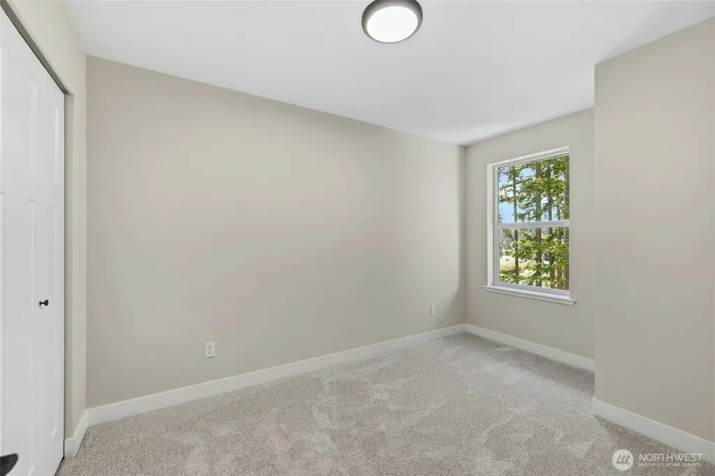 945 NW Heller Street Oak Harbor WA 98277