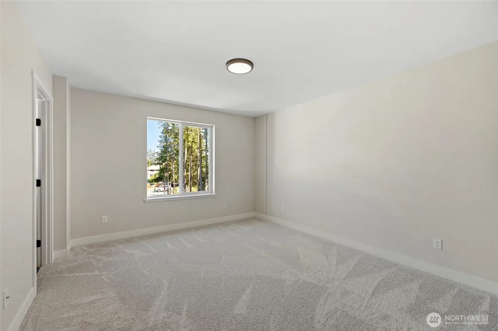 945 NW Heller Street Oak Harbor WA 98277
