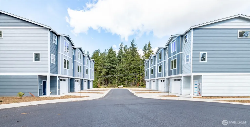945 NW Heller Street Oak Harbor WA 98277