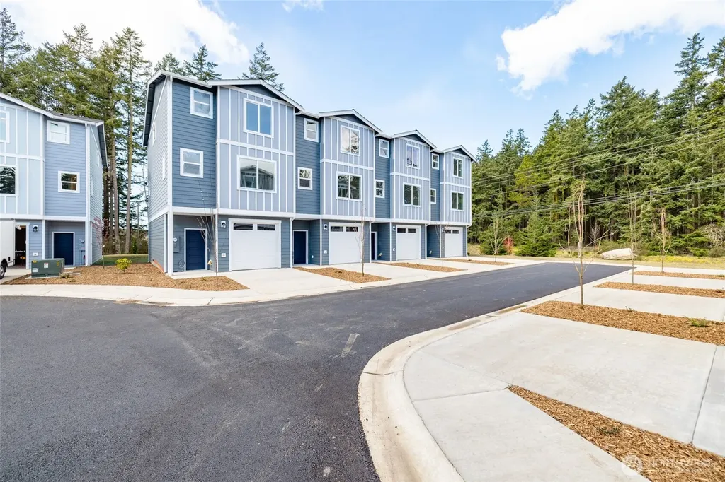 945 NW Heller Street Oak Harbor WA 98277
