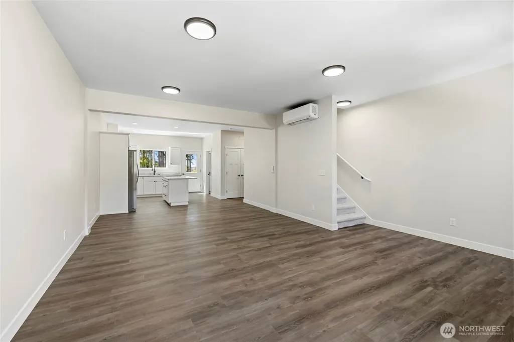 945 NW Heller Street Oak Harbor WA 98277