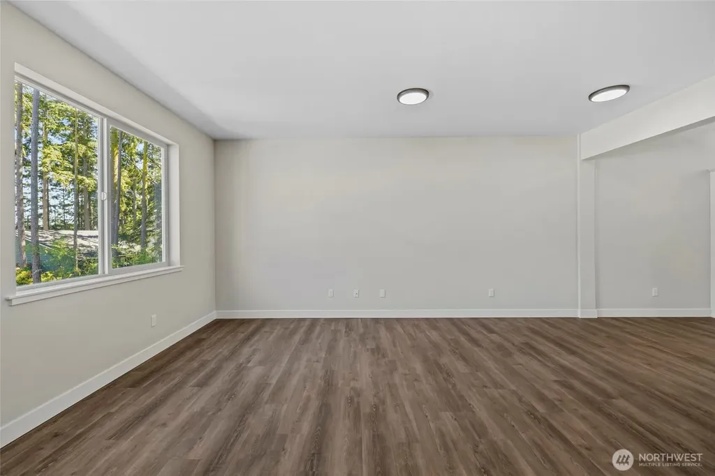 945 NW Heller Street Oak Harbor WA 98277