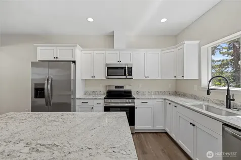 945 NW Heller Street Oak Harbor WA 98277
