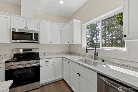 945 NW Heller Street Oak Harbor WA 98277