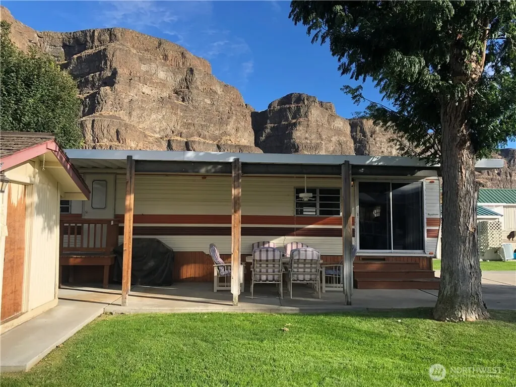 8818 Crescent Bar Road NW Quincy WA 98848