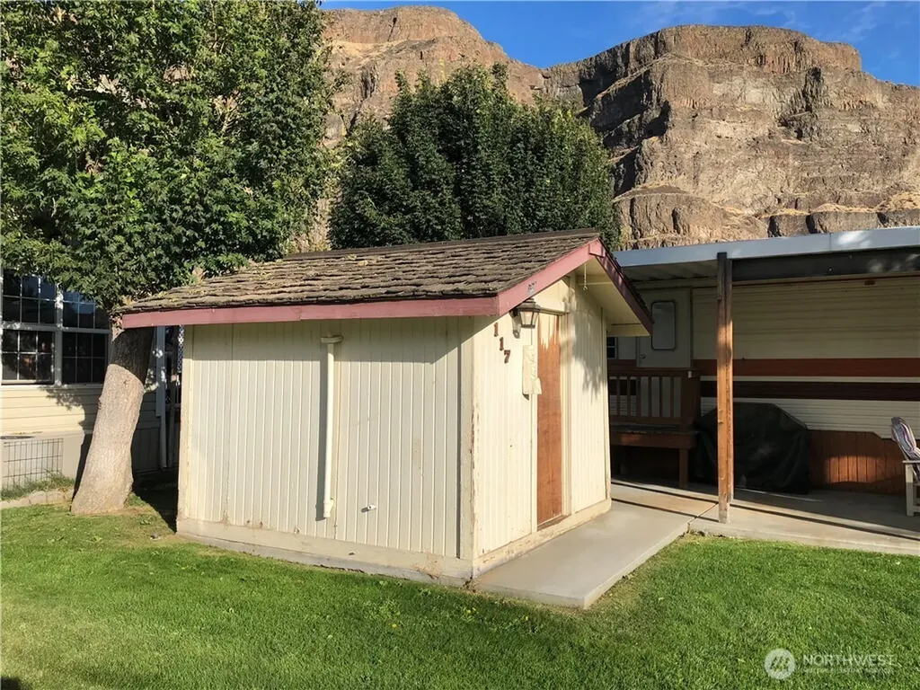 8818 Crescent Bar Road NW Quincy WA 98848