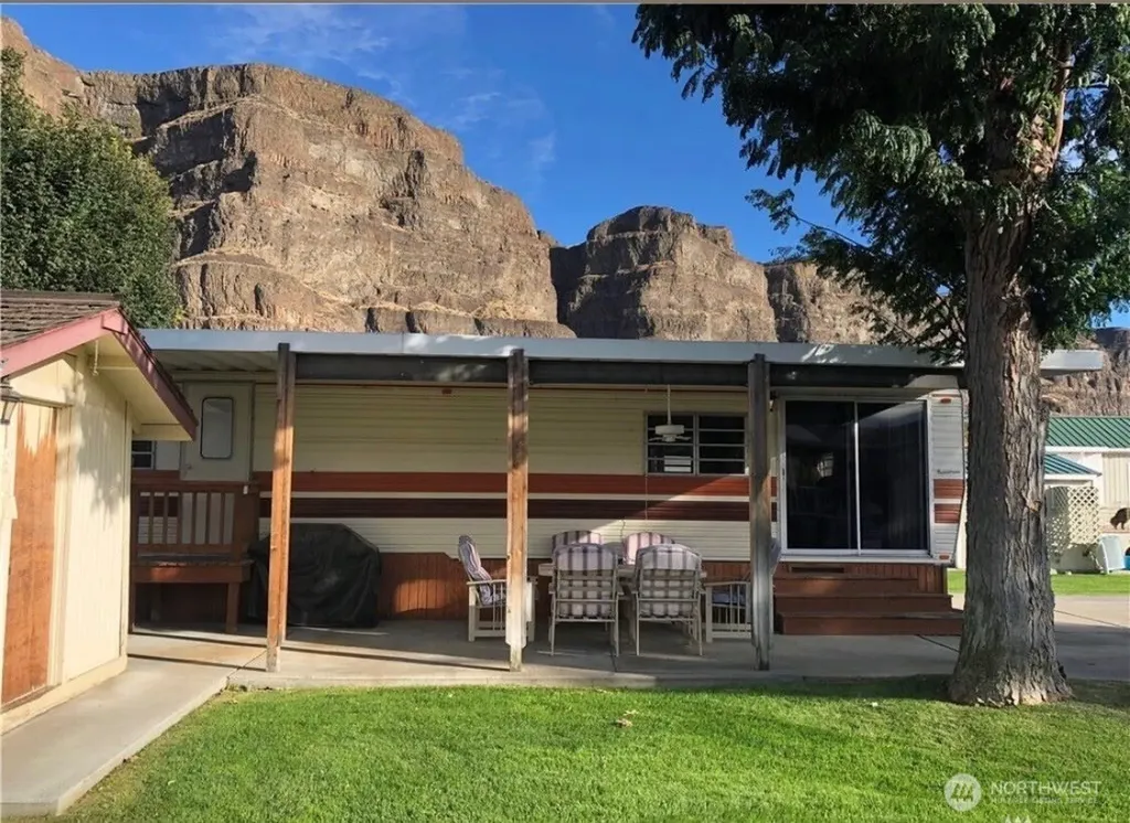 8818 Crescent Bar Road NW Quincy WA 98848