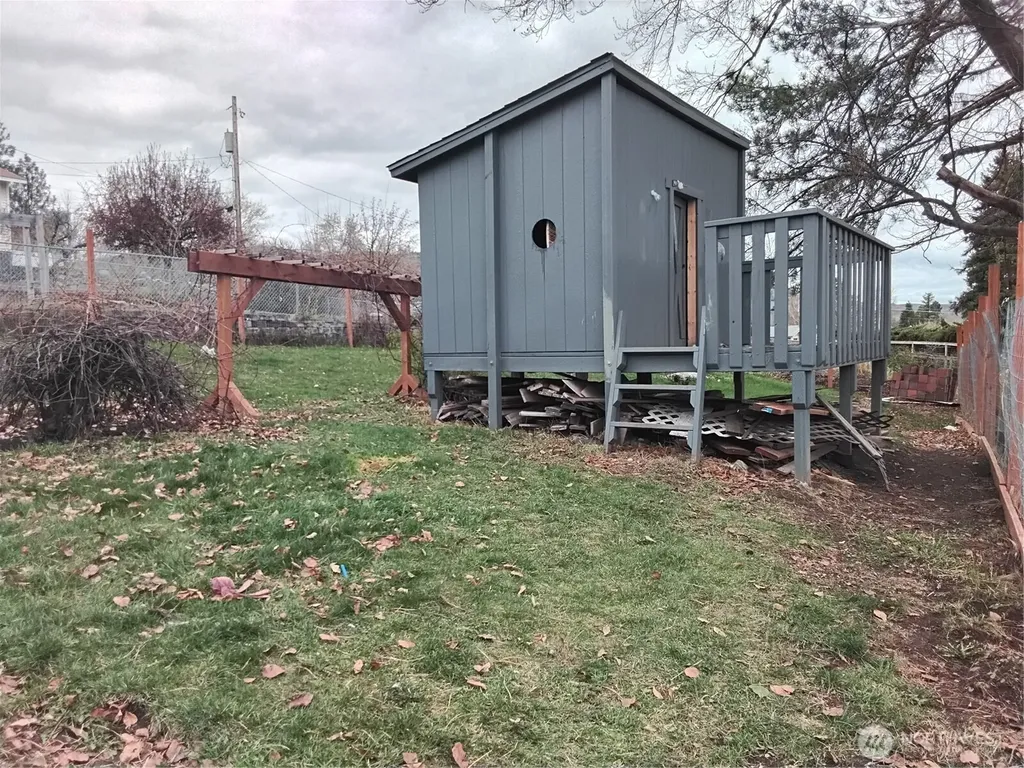 109 Antwine Avenue S Tonasket WA 98855