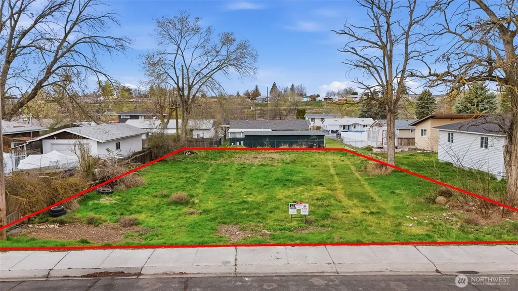 1528 N Buell Street Moses Lake WA 98837