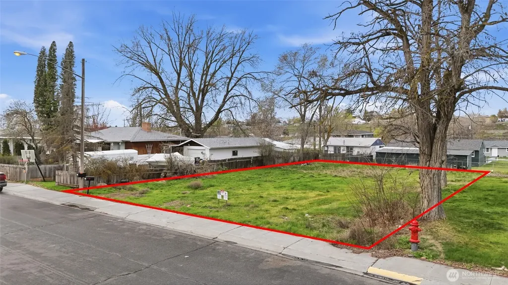 1528 N Buell Street Moses Lake WA 98837