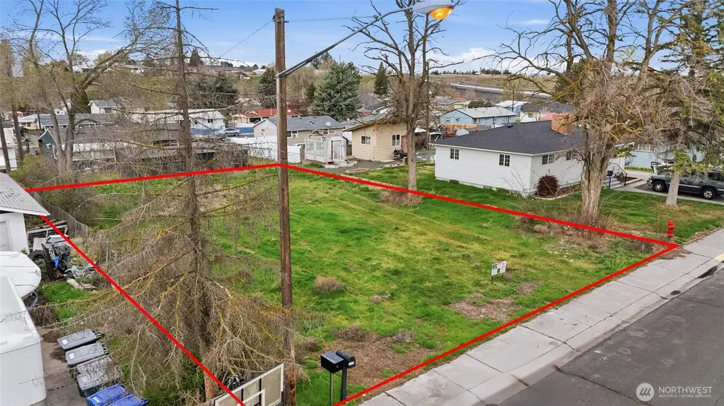 1528 N Buell Street Moses Lake WA 98837