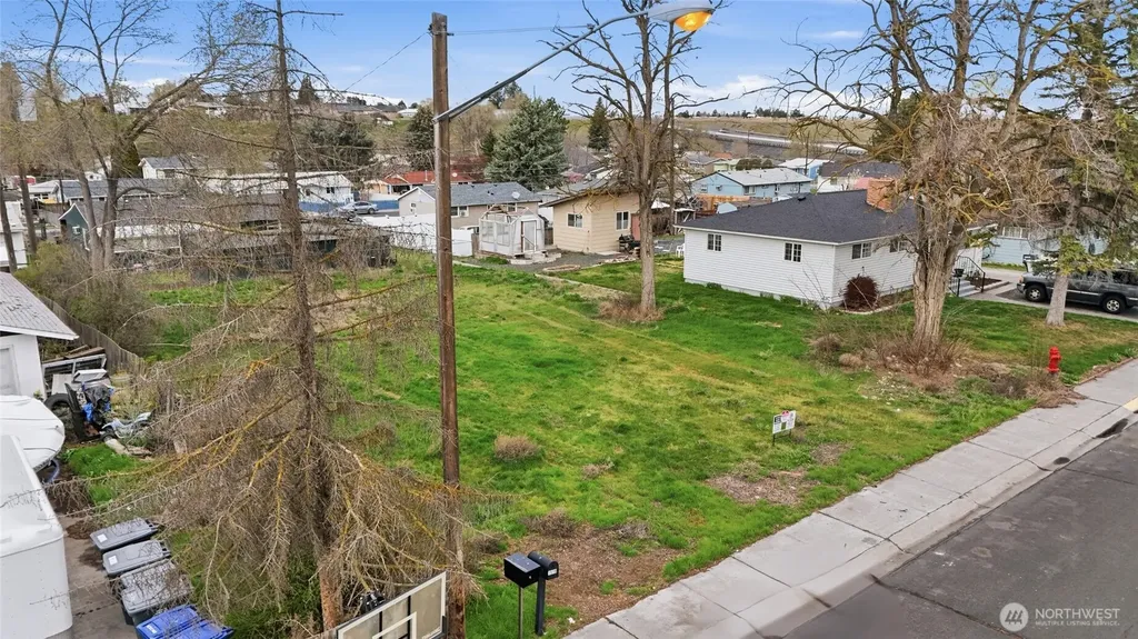 1528 N Buell Street Moses Lake WA 98837